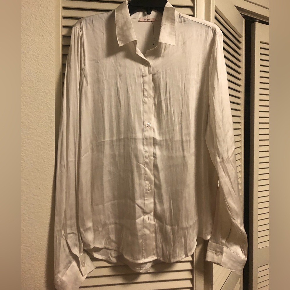 Francesca’s Silky White Button Up XL NWT